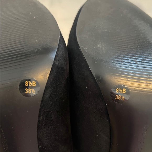 BCBGMaxAzria Classic Black Heels - Picture 10 of 10